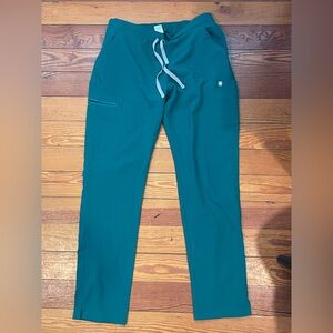 FIGS Women's dark green scrub set XXS top and S pants